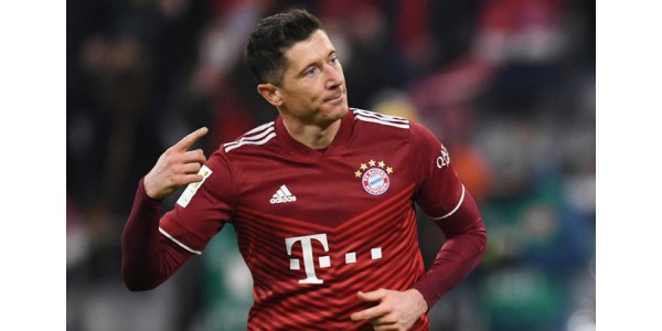 Udział piłkarzy w polityce bezpośrednio wpływa na sens sportu